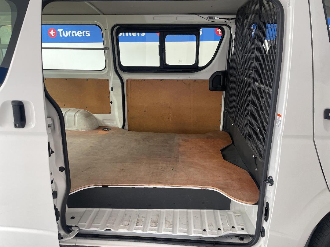 Photo '19' of Toyota Hiace Photo '19' of Toyota Hiace