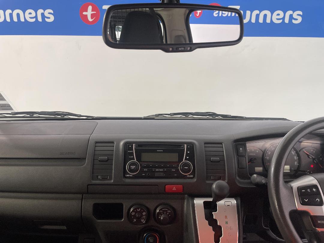 Photo '17' of Toyota Hiace Photo '17' of Toyota Hiace