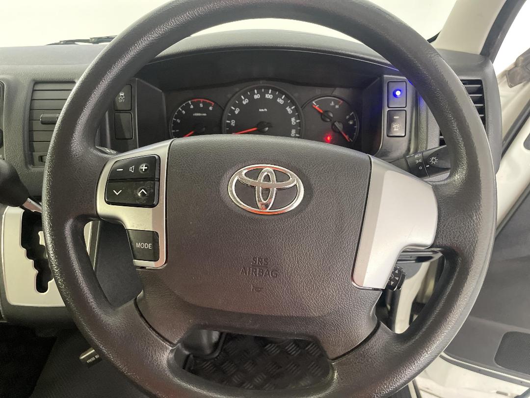 Photo '25' of Toyota Hiace Photo '25' of Toyota Hiace