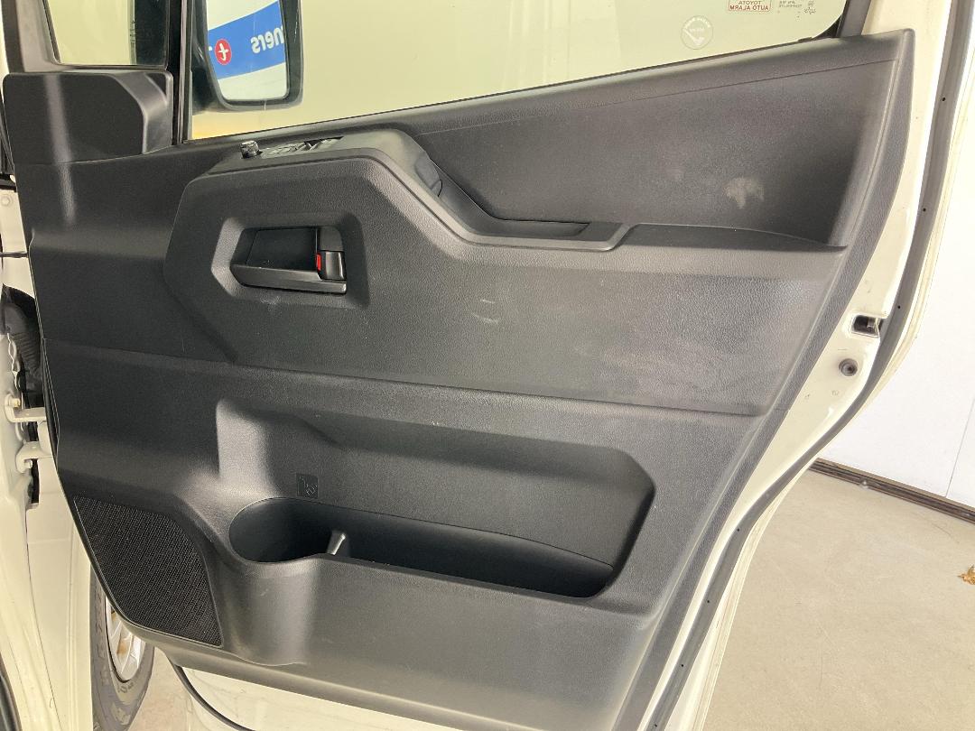 Photo '15' of Toyota Hiace