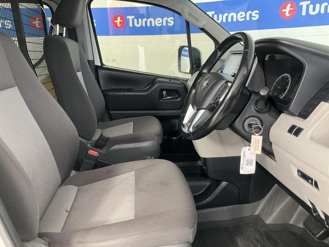 Photo '16' of Toyota Hiace