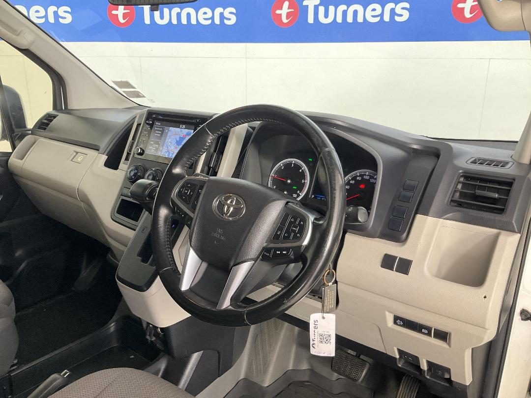 Photo '17' of Toyota Hiace