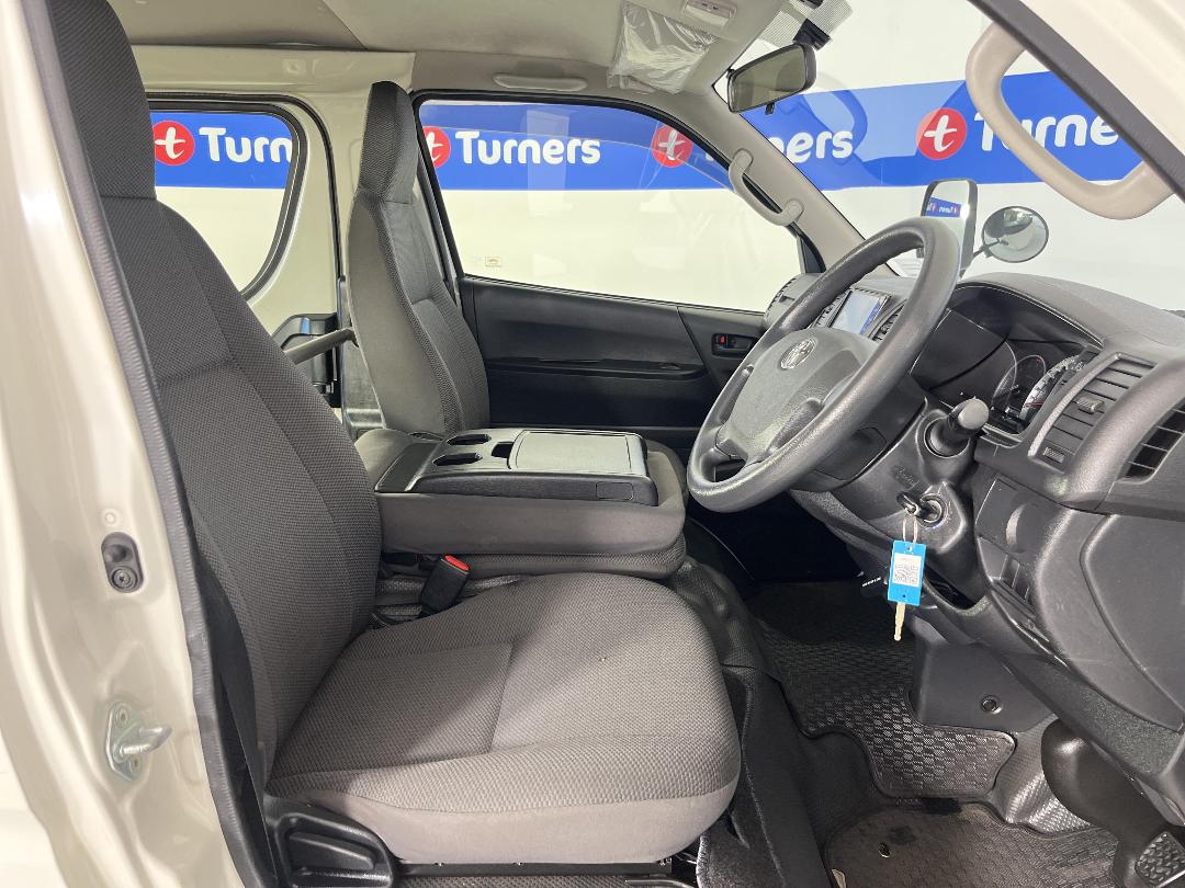 Photo '15' of Toyota Hiace