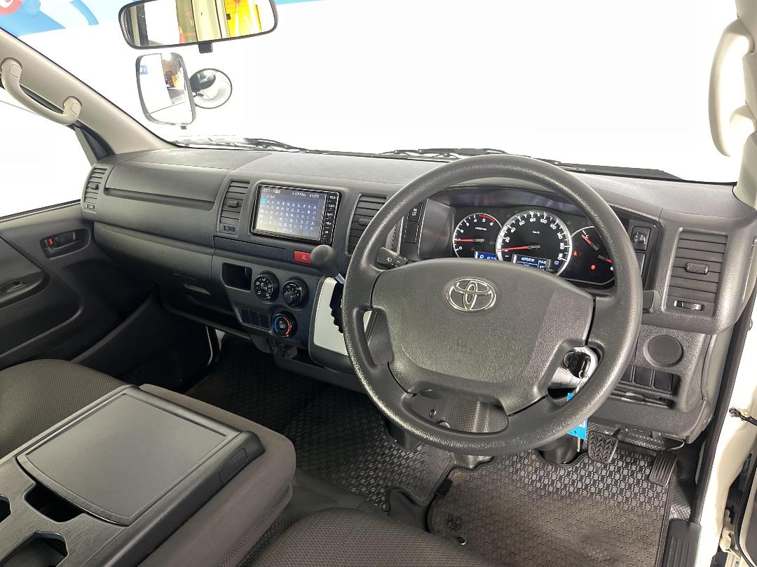 Photo '16' of Toyota Hiace