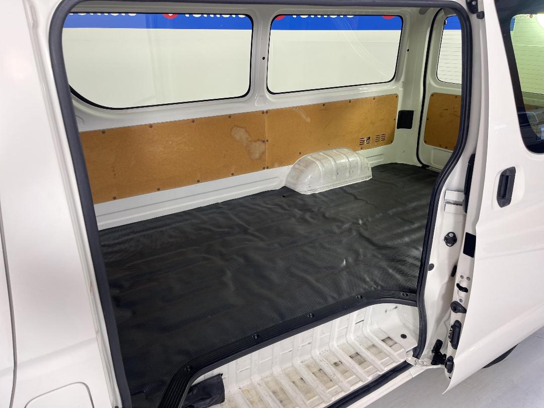 Photo '24' of Toyota Hiace