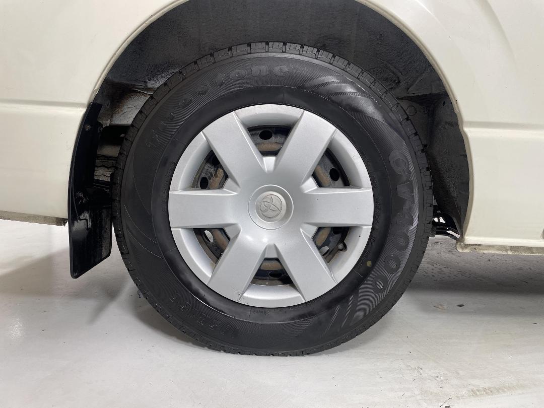 Photo '12' of Toyota Hiace