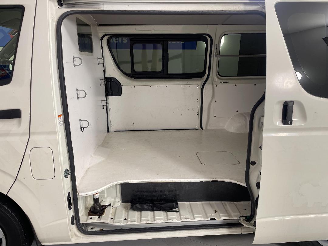 Photo '19' of Toyota Hiace