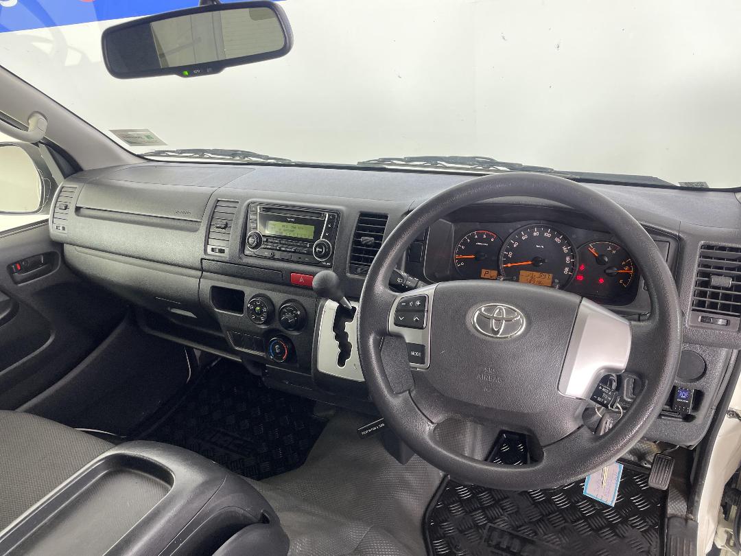 Photo '17' of Toyota Hiace