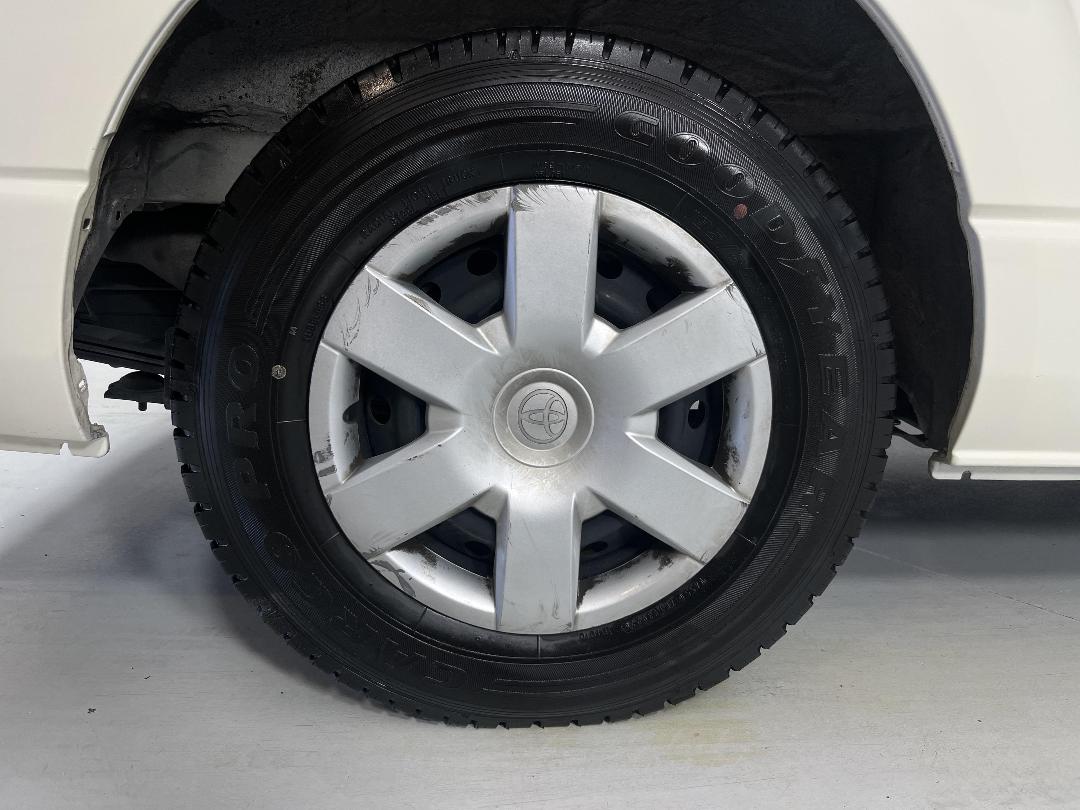 Photo '12' of Toyota Hiace