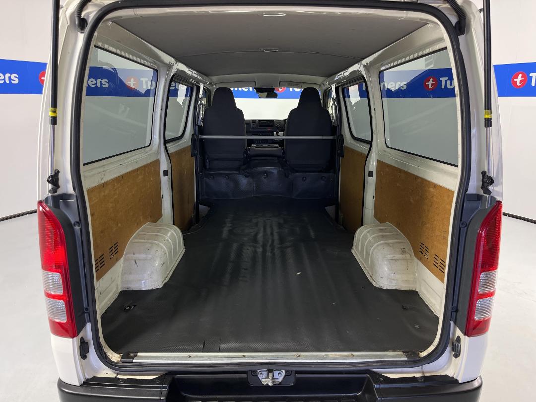 Photo '14' of Toyota Hiace