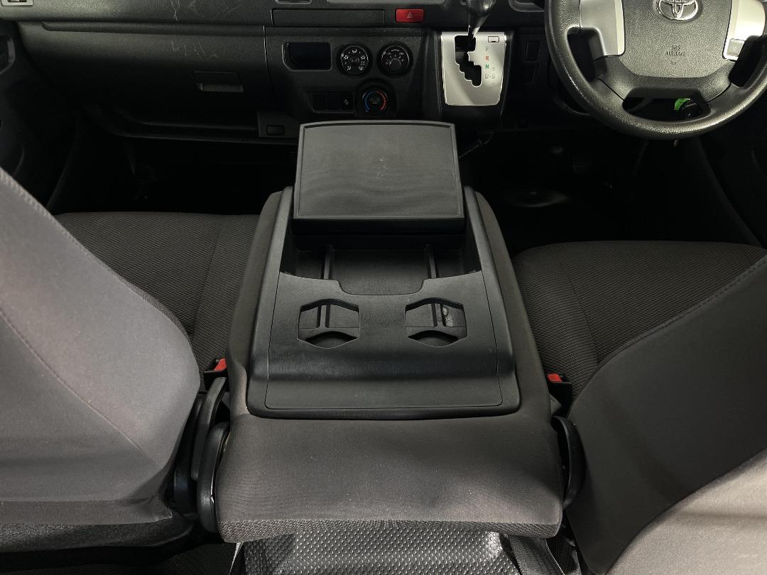 Photo '18' of Toyota Hiace