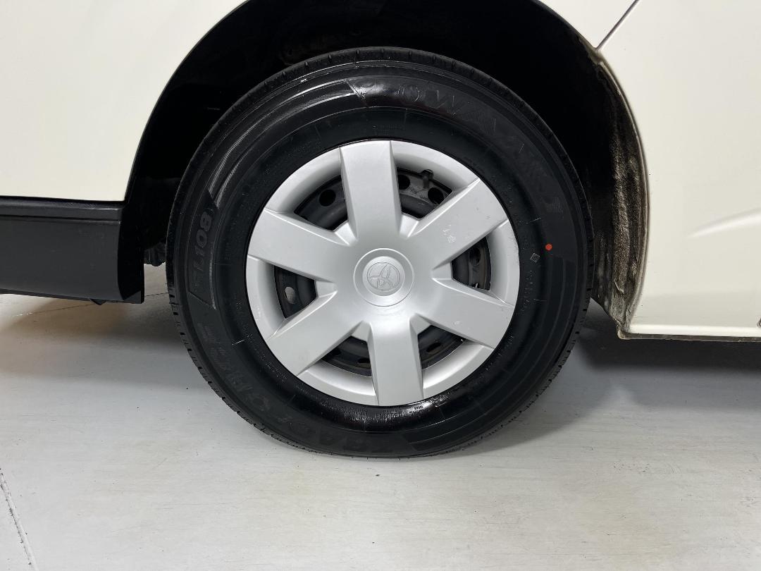 Photo '10' of Toyota Hiace