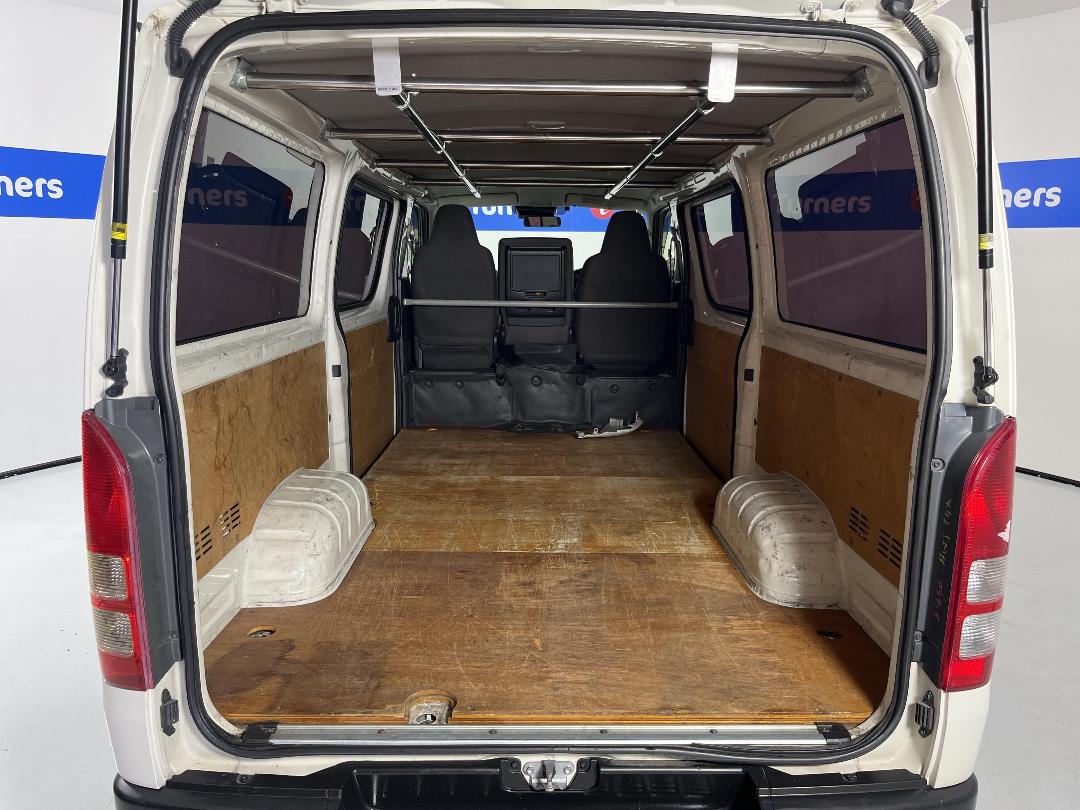 Photo '14' of Toyota Hiace