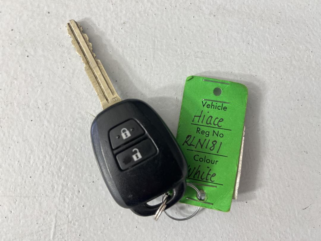 Photo '22' of Toyota Hiace