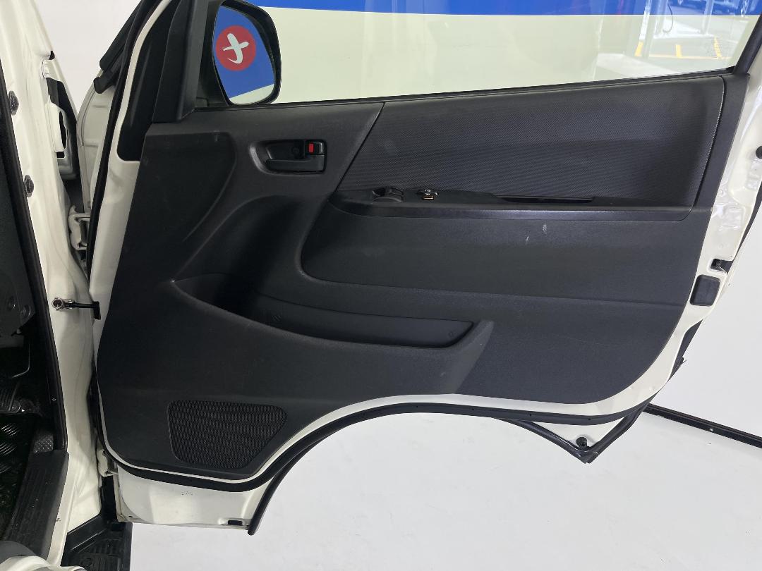 Photo '14' of Toyota Hiace