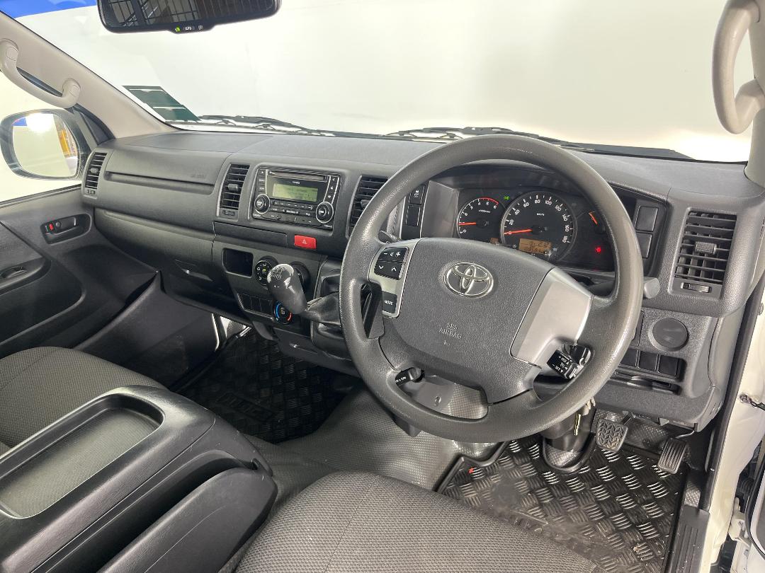 Photo '16' of Toyota Hiace