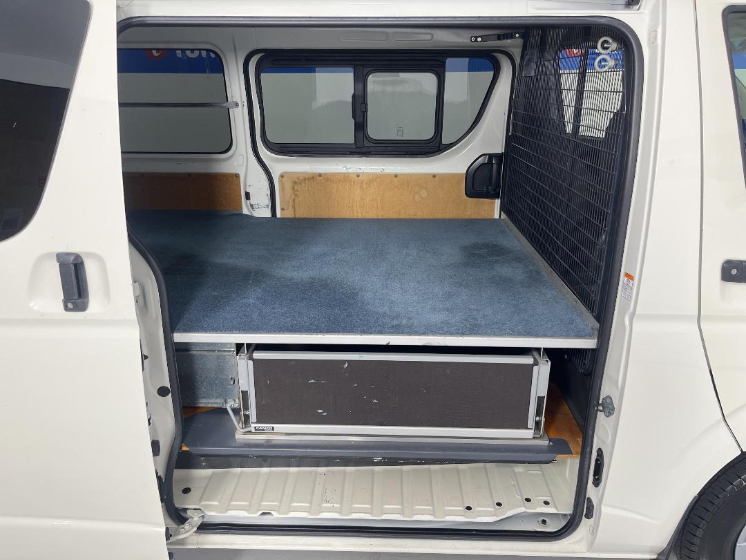 Photo '28' of Toyota Hiace