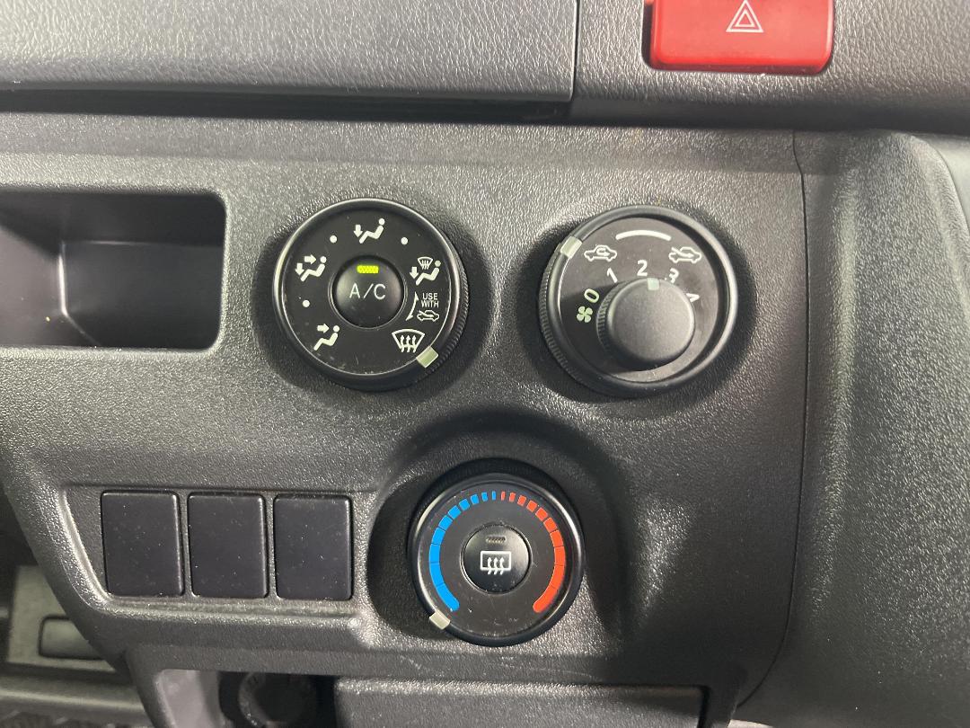 Photo '25' of Toyota Hiace