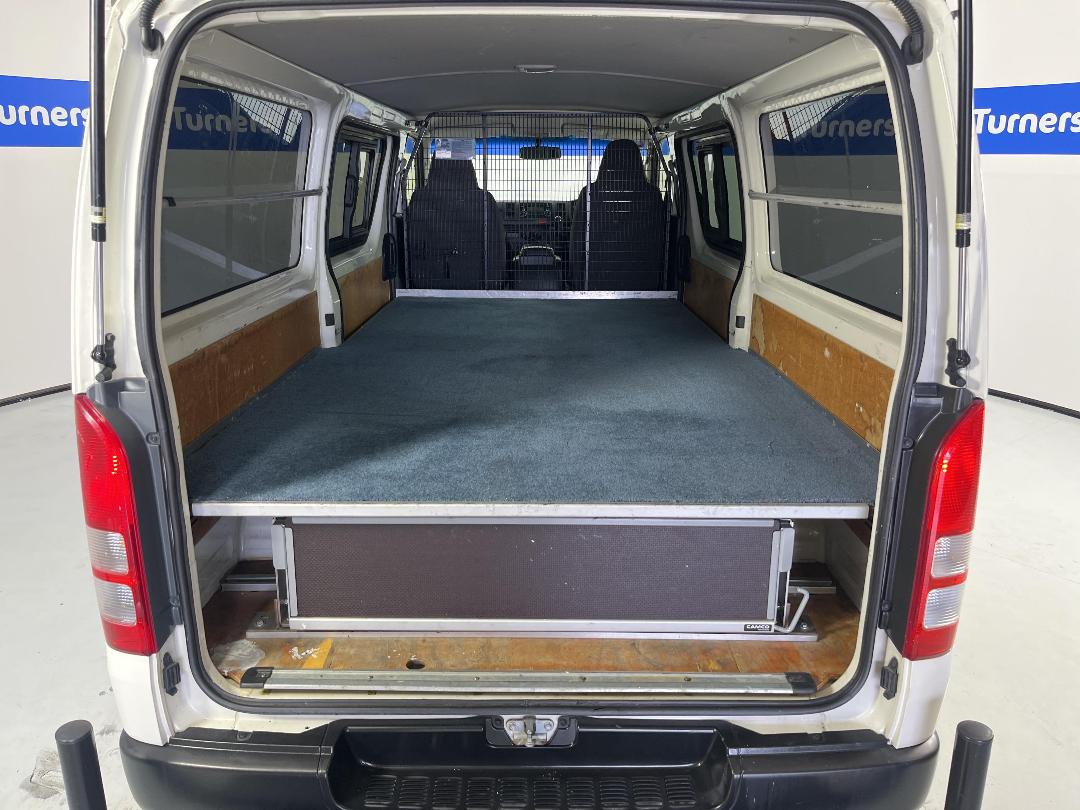 Photo '32' of Toyota Hiace