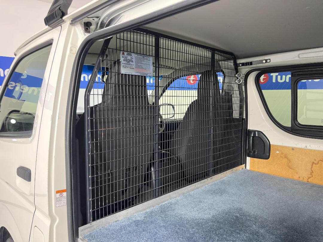 Photo '36' of Toyota Hiace