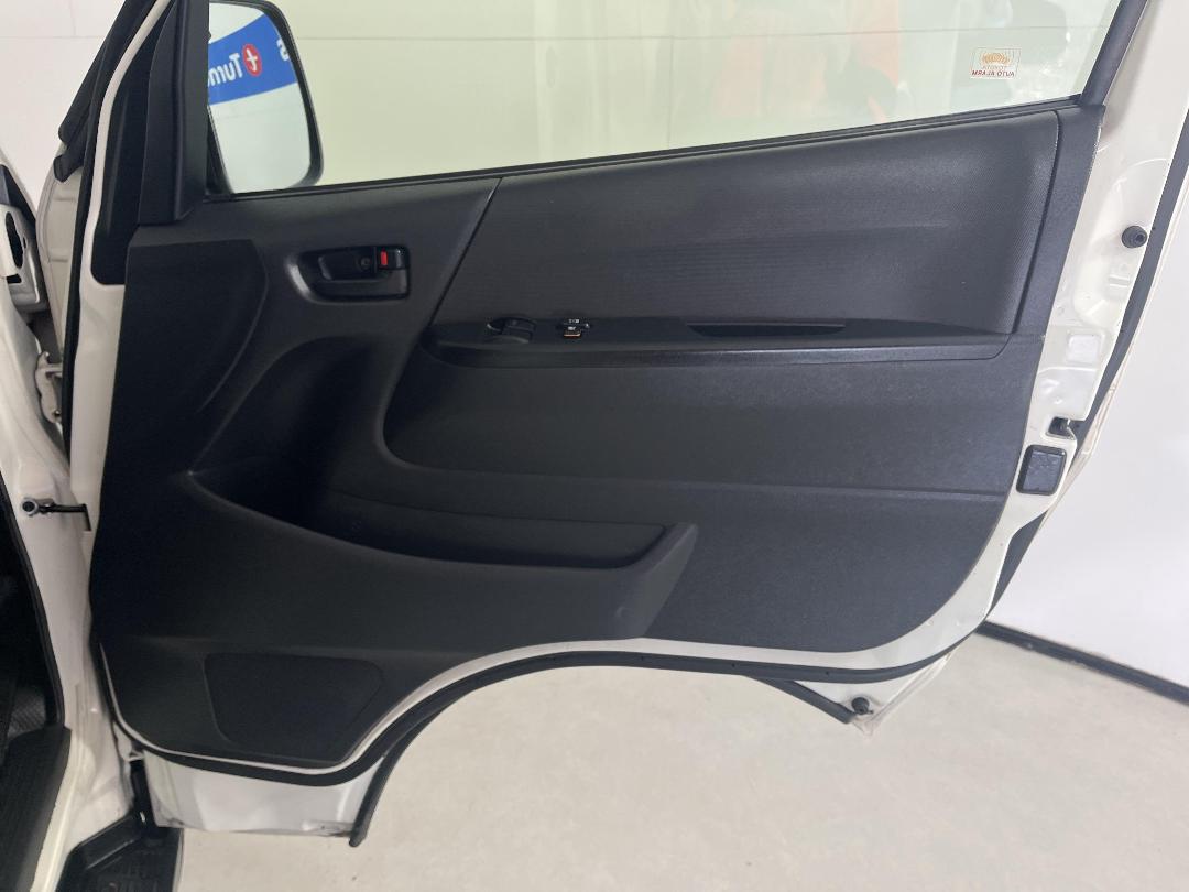 Photo '15' of Toyota Hiace Photo '15' of Toyota Hiace