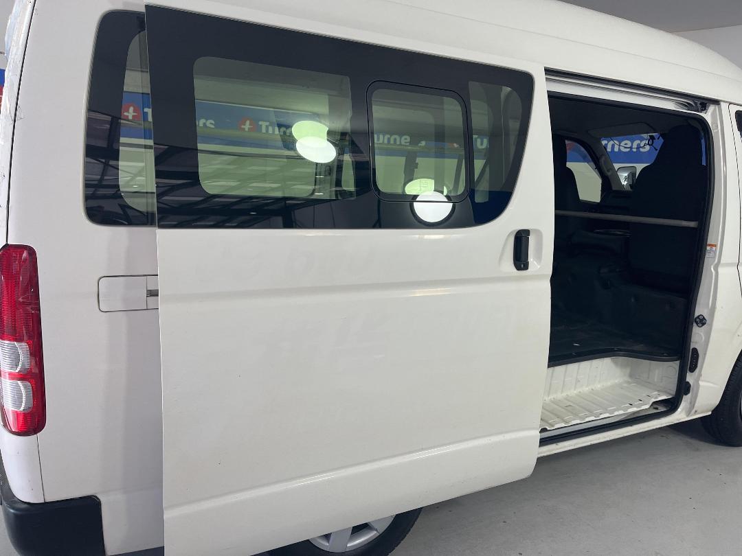 Photo '19' of Toyota Hiace Photo '19' of Toyota Hiace
