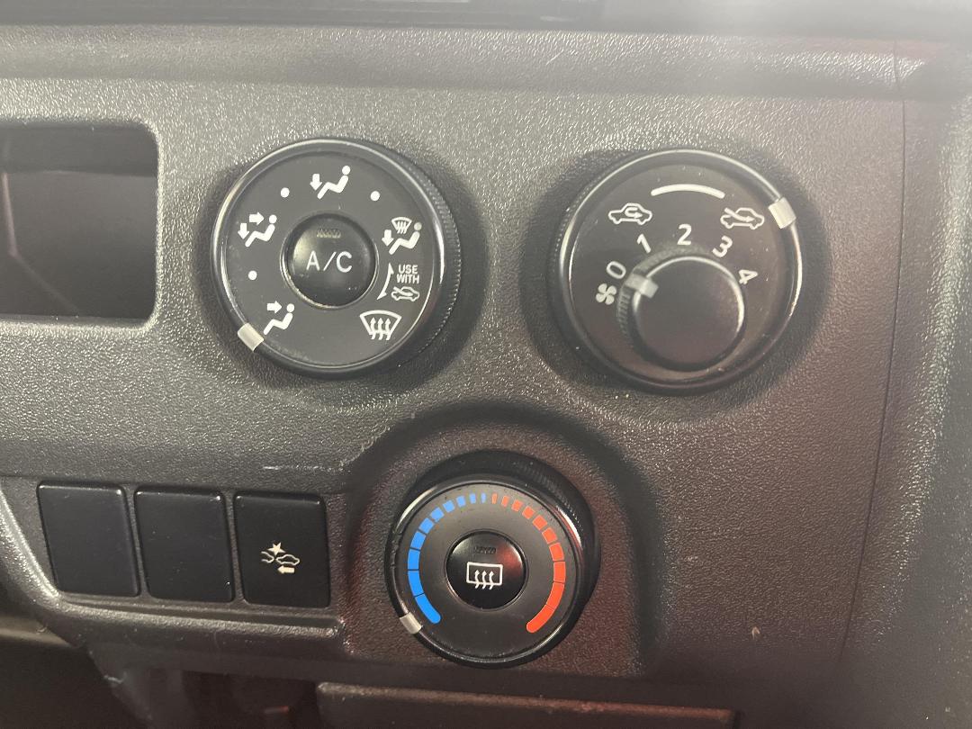 Photo '24' of Toyota Hiace Photo '24' of Toyota Hiace