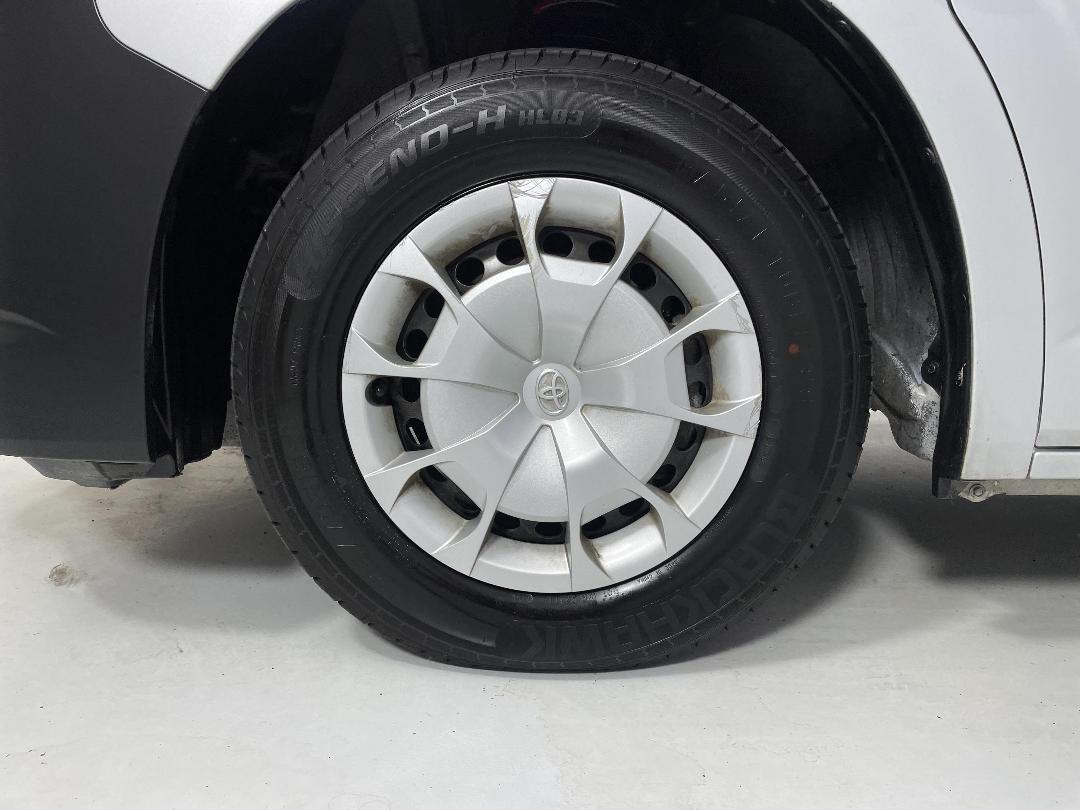 Photo '10' of Toyota Hiace