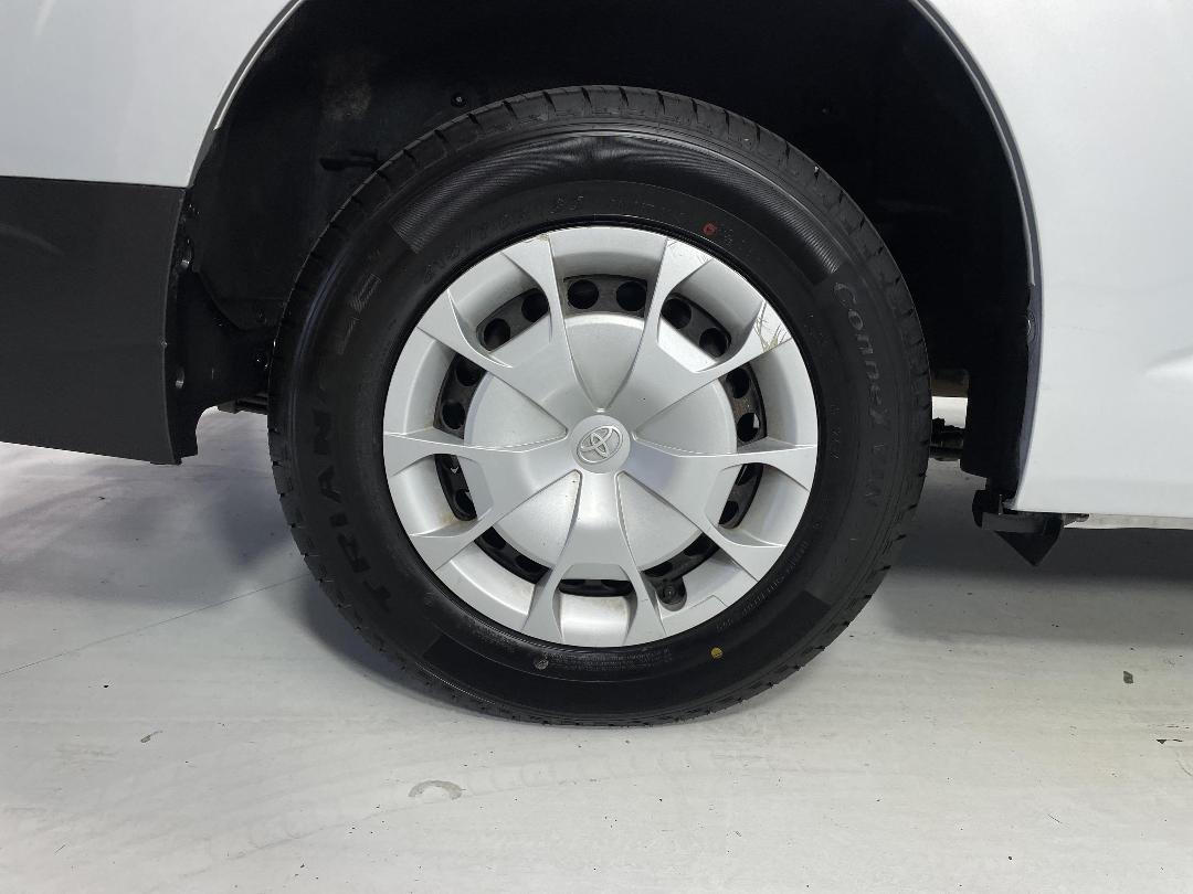 Photo '12' of Toyota Hiace