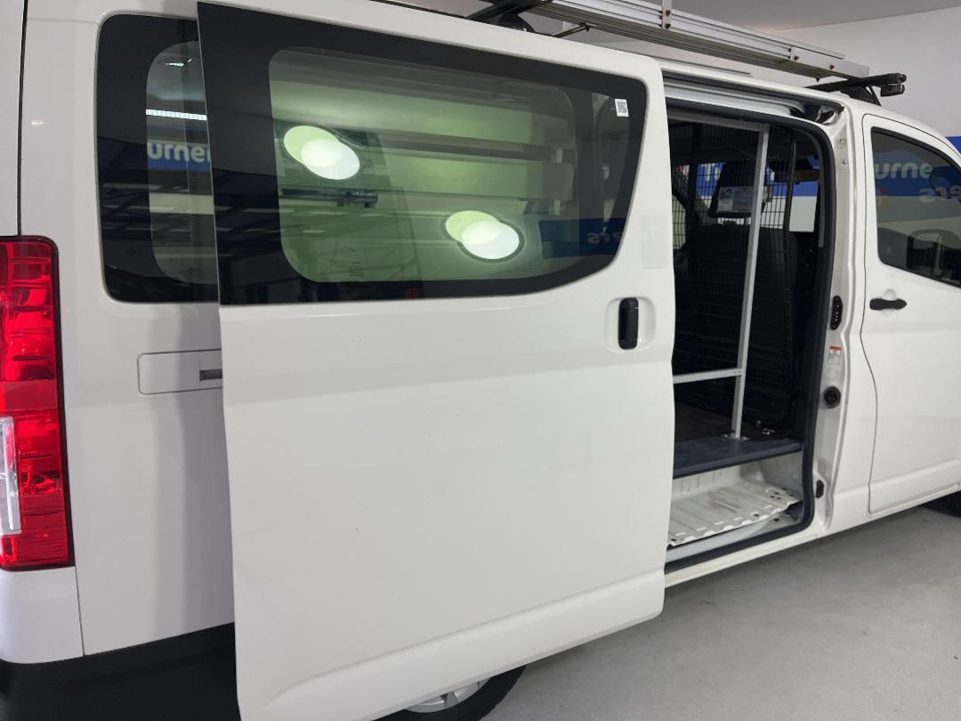 Photo '19' of Toyota Hiace