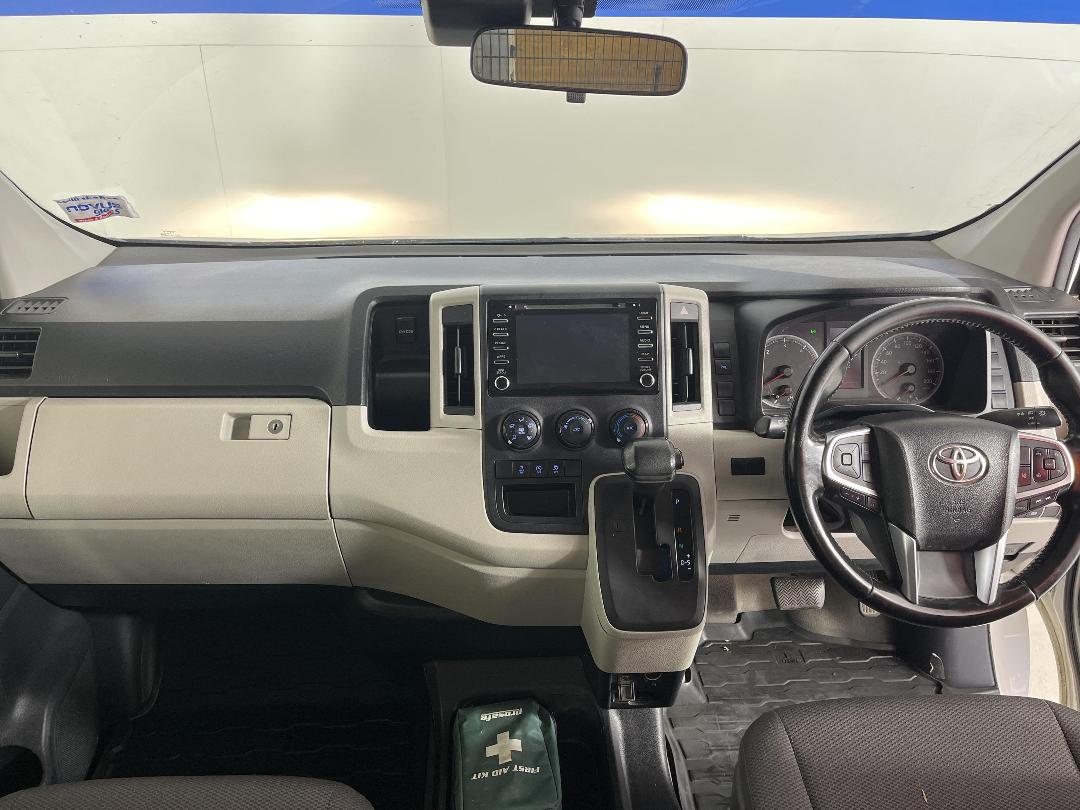 Photo '17' of Toyota Hiace