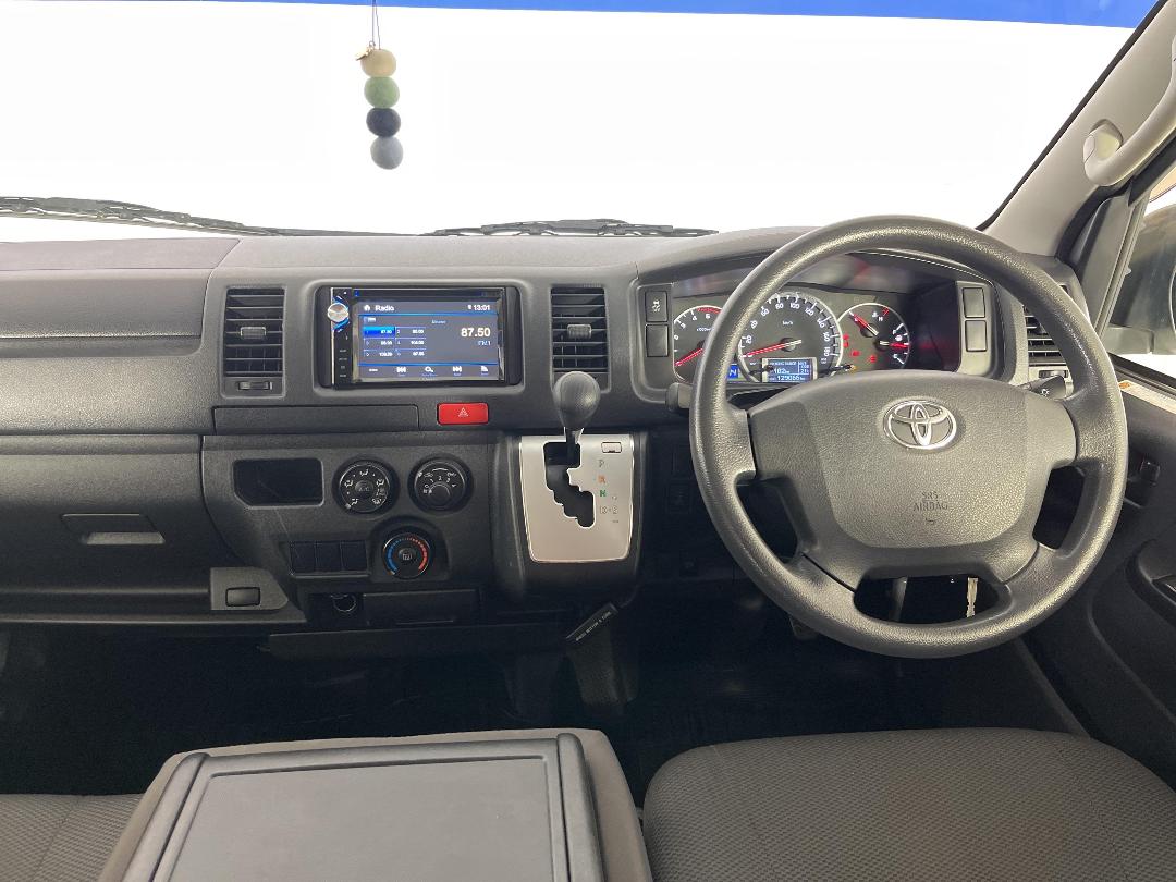 Photo '17' of Toyota Hiace