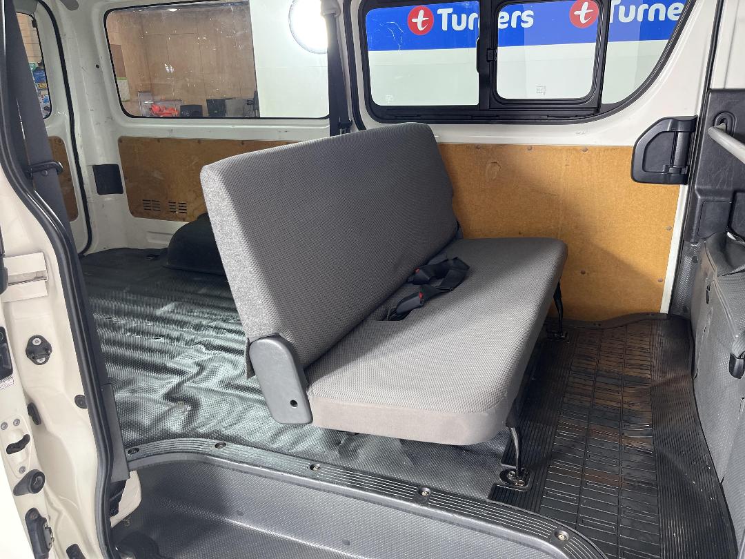 Photo '19' of Toyota Hiace