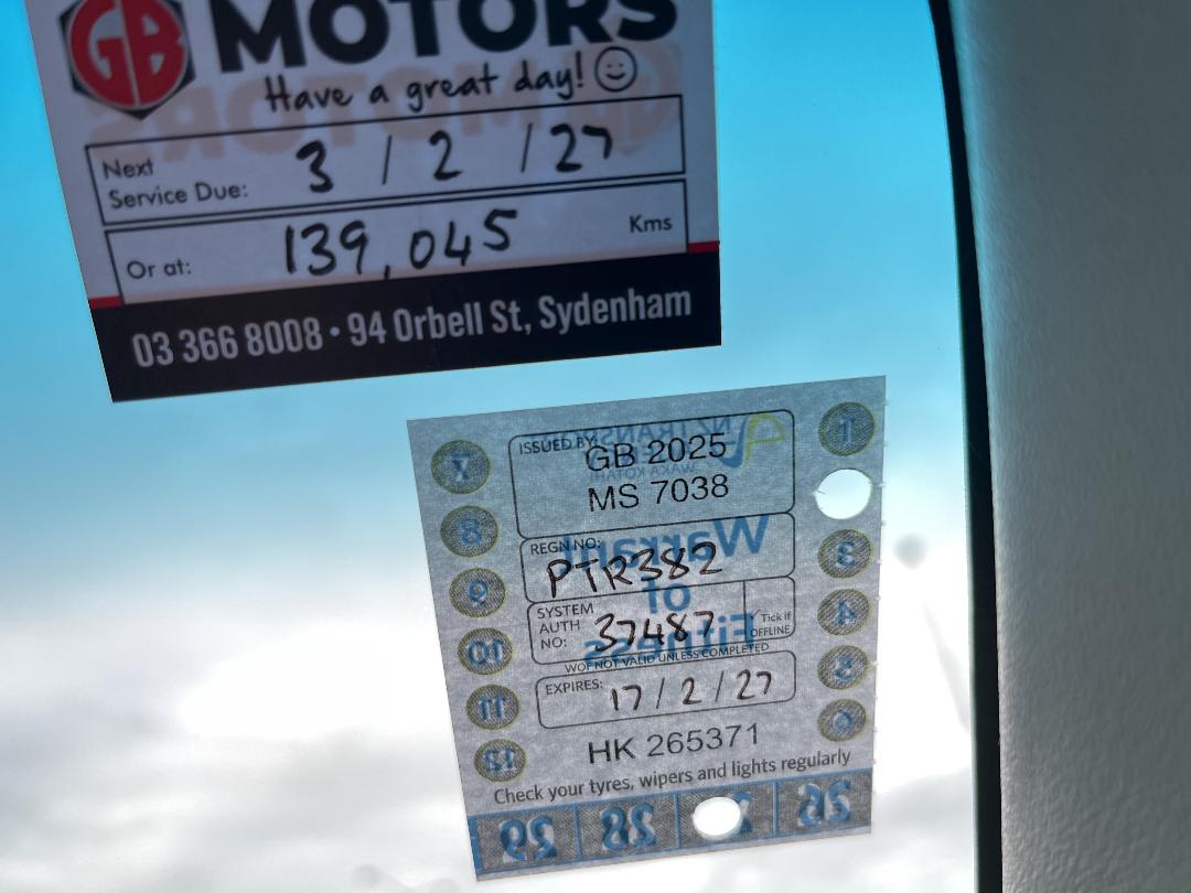 Photo '23' of Toyota Hiace