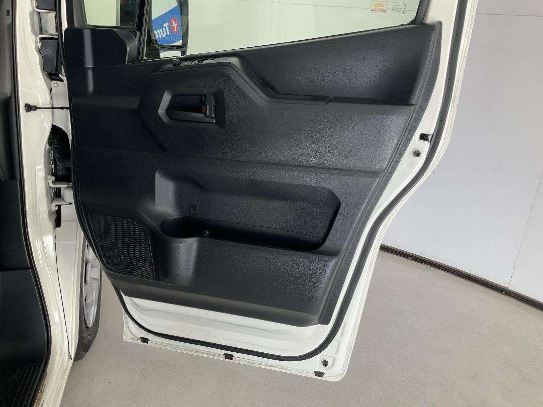 Photo '15' of Toyota Hiace