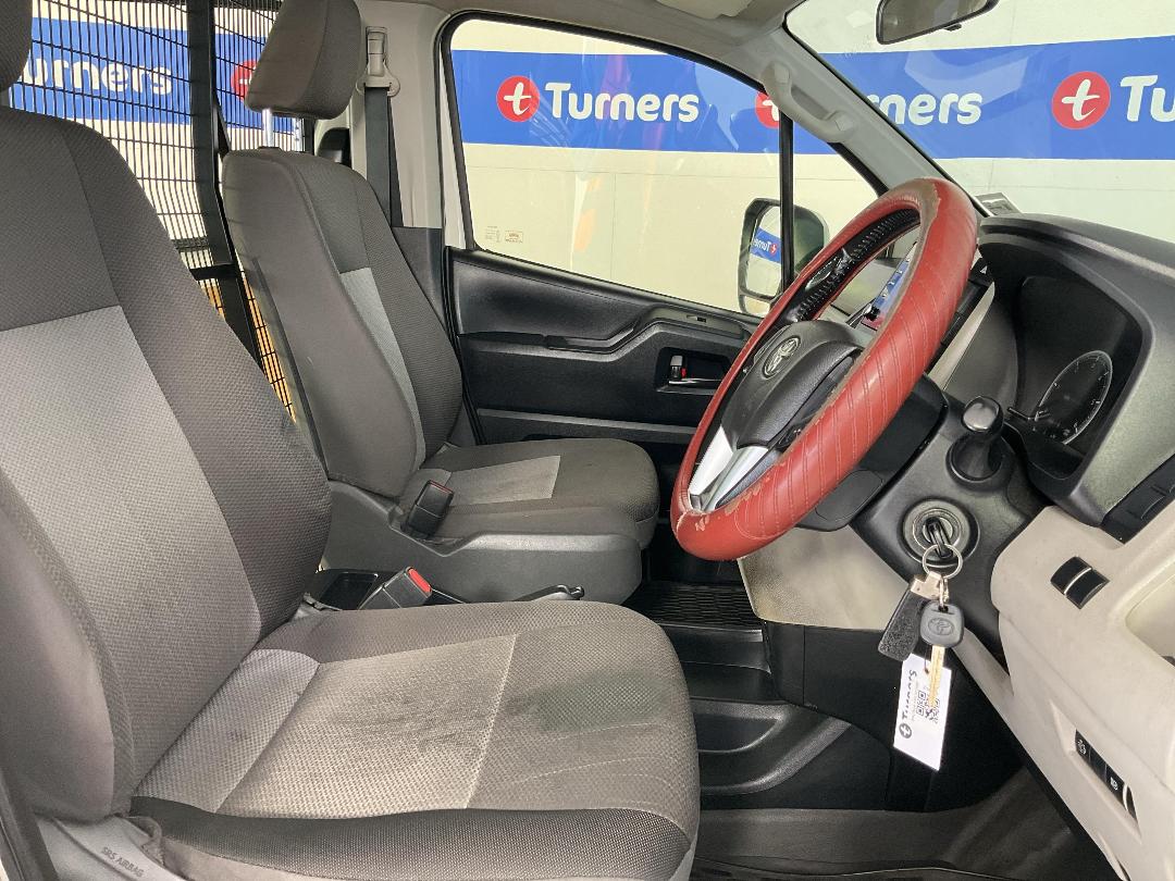 Photo '16' of Toyota Hiace