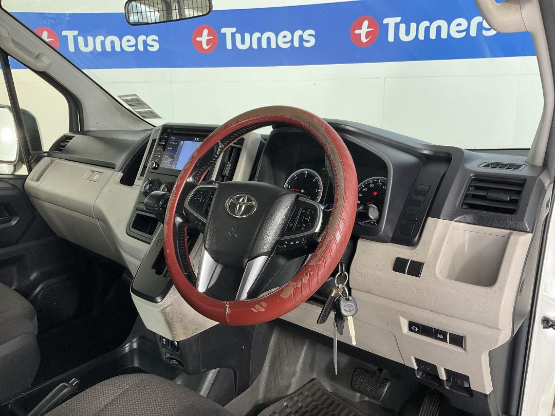 Photo '17' of Toyota Hiace