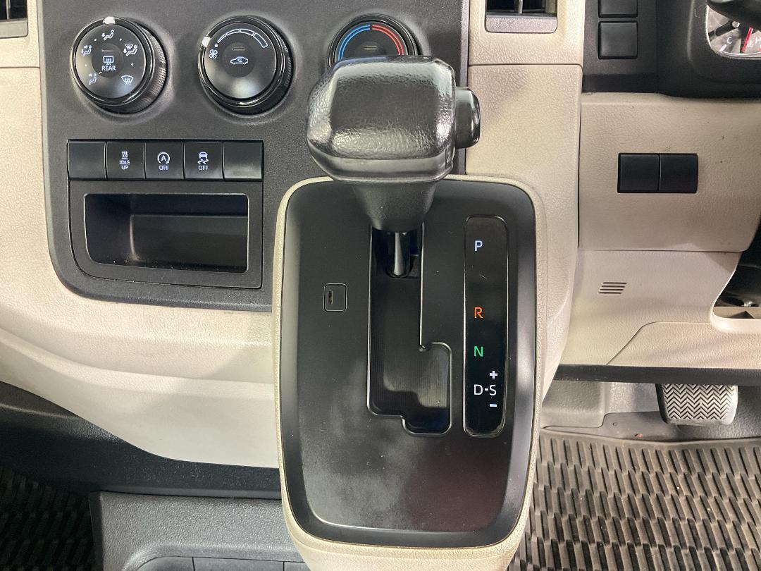 Photo '18' of Toyota Hiace