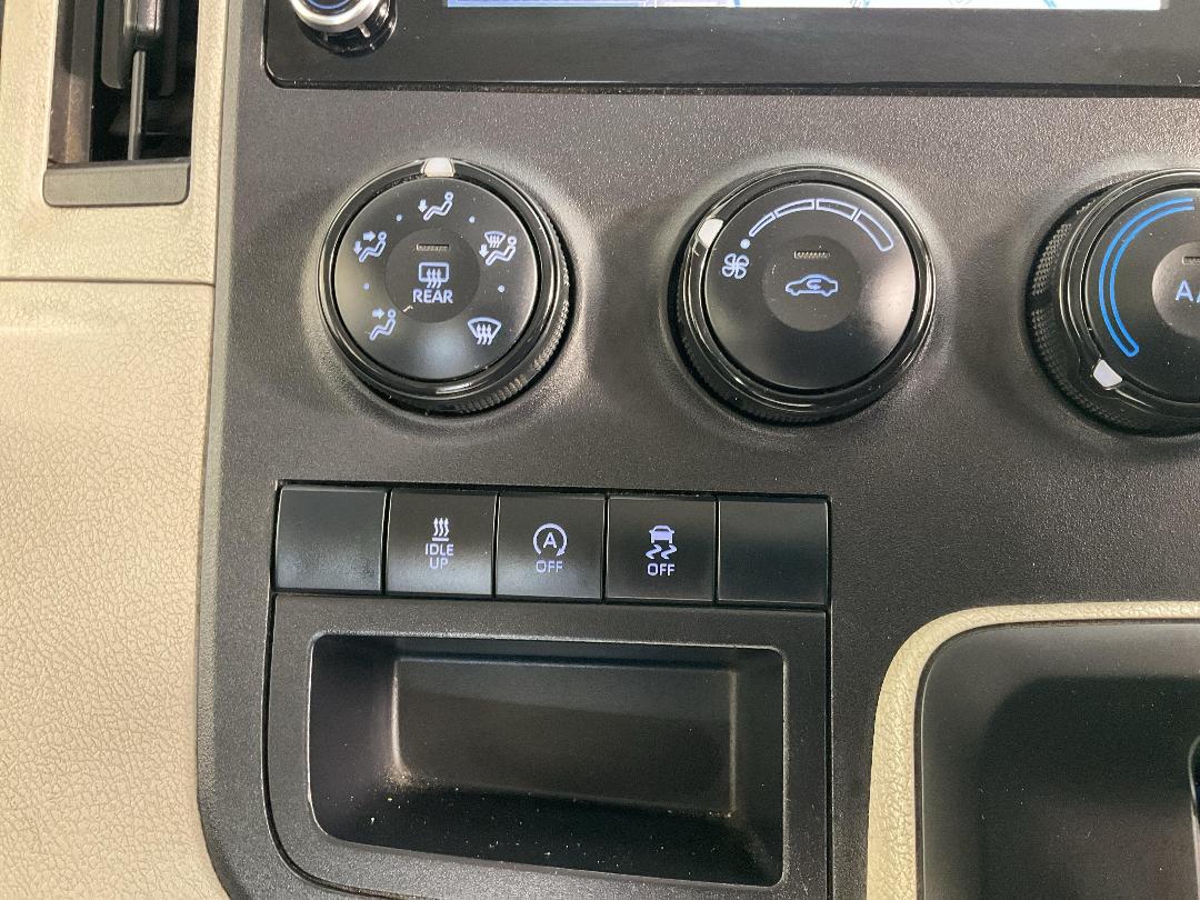 Photo '27' of Toyota Hiace