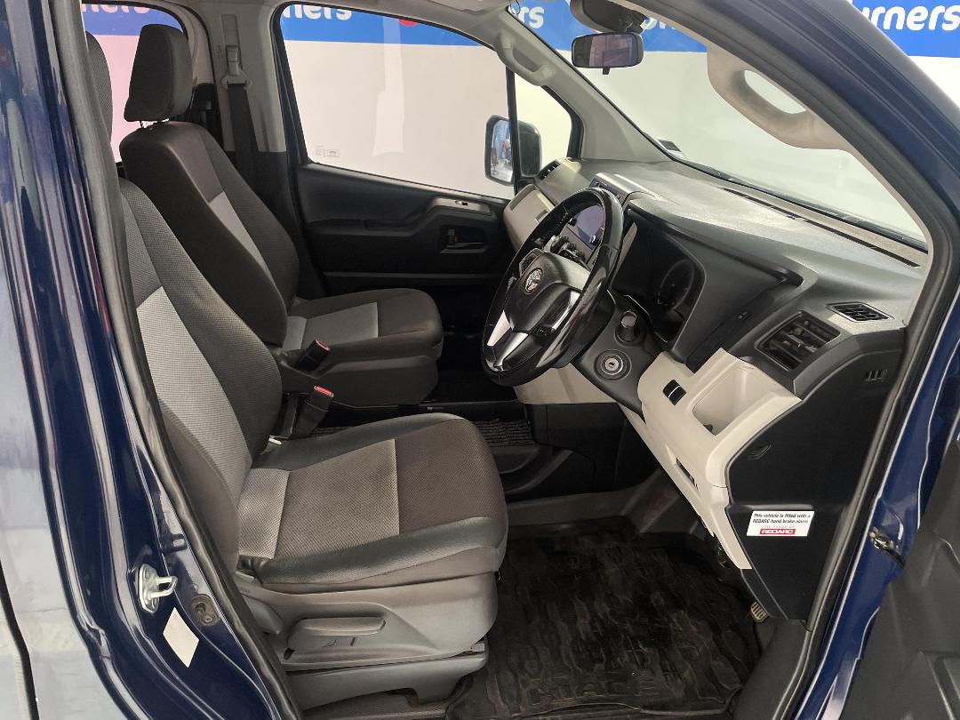 Photo '16' of Toyota Hiace Photo '16' of Toyota Hiace