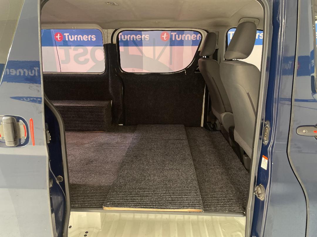 Photo '19' of Toyota Hiace Photo '19' of Toyota Hiace