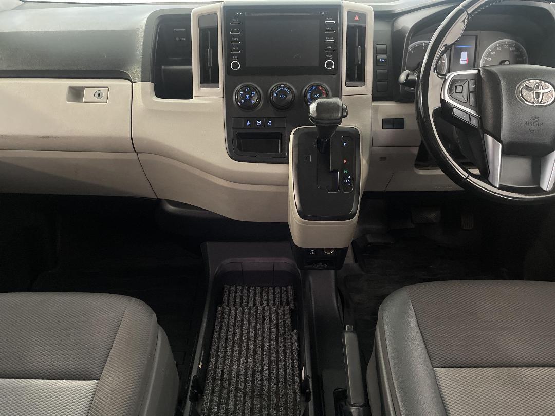 Photo '18' of Toyota Hiace Photo '18' of Toyota Hiace