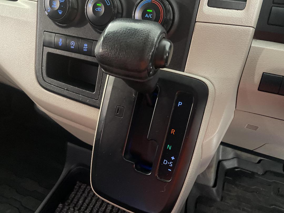 Photo '30' of Toyota Hiace Photo '30' of Toyota Hiace