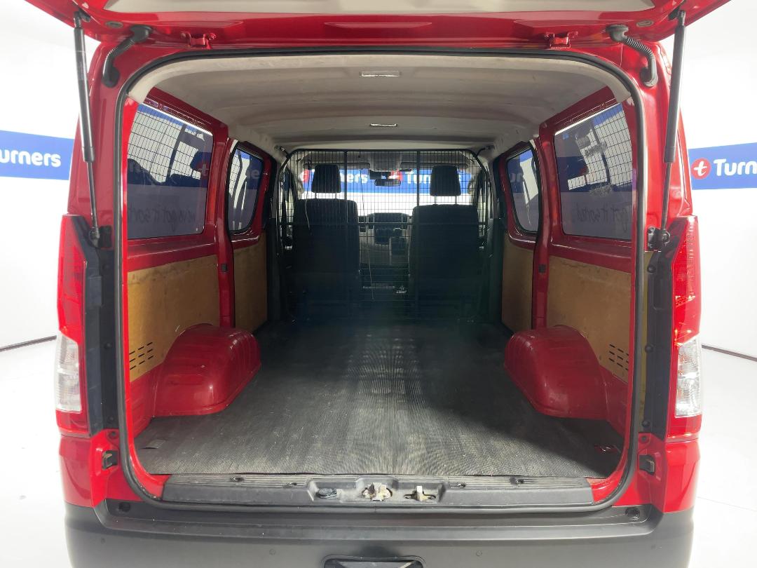 Photo '14' of Toyota Hiace