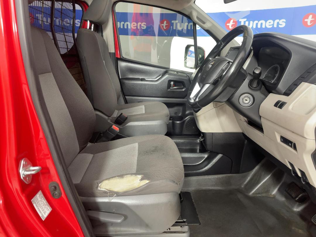 Photo '16' of Toyota Hiace