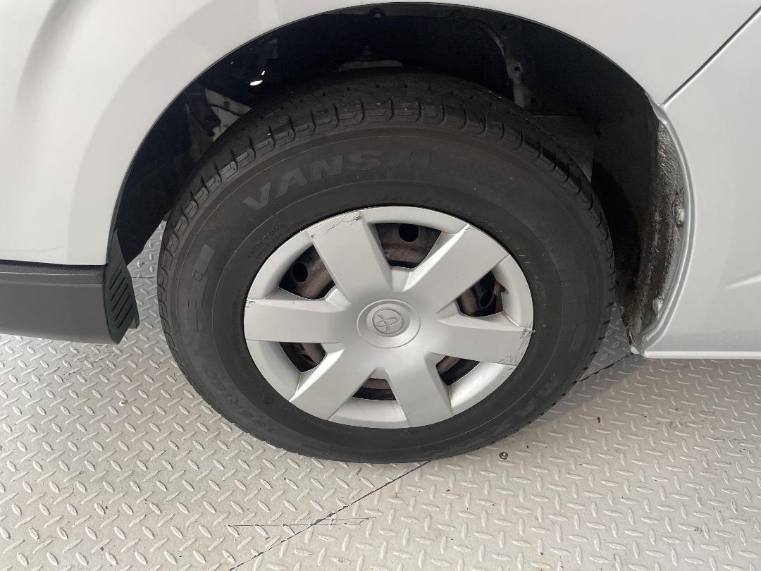 Photo '10' of Toyota Hiace