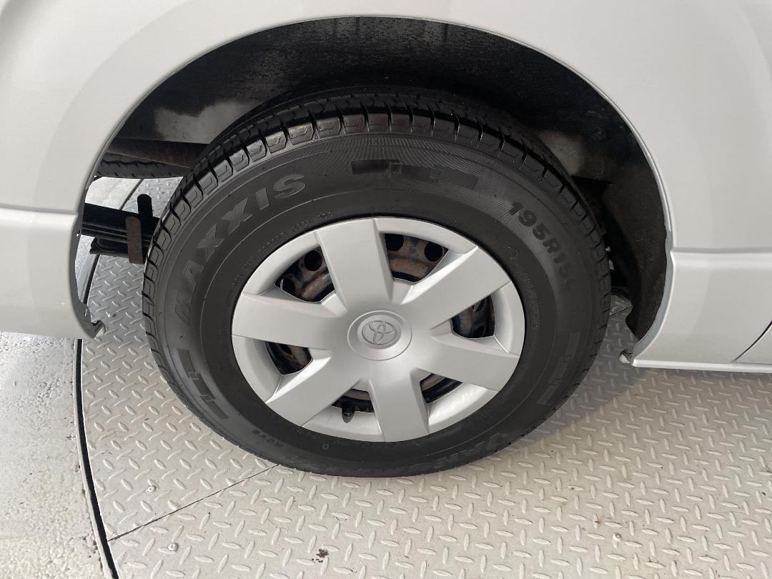 Photo '12' of Toyota Hiace