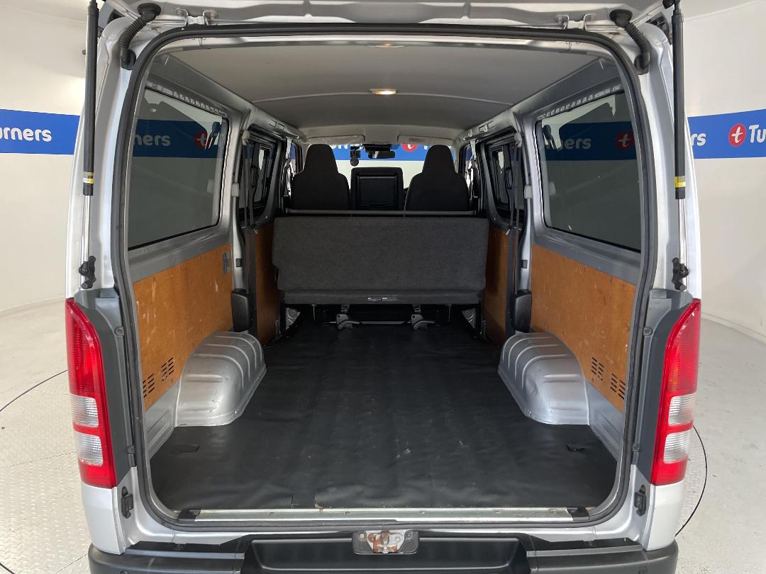 Photo '14' of Toyota Hiace