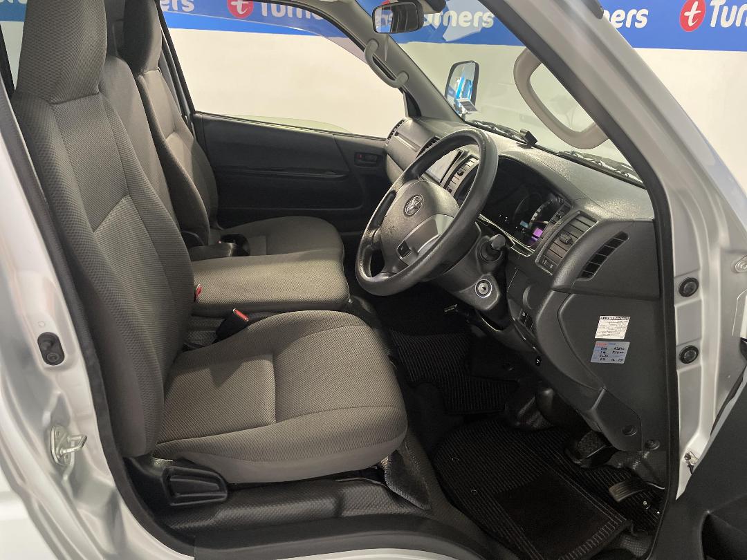 Photo '16' of Toyota Hiace