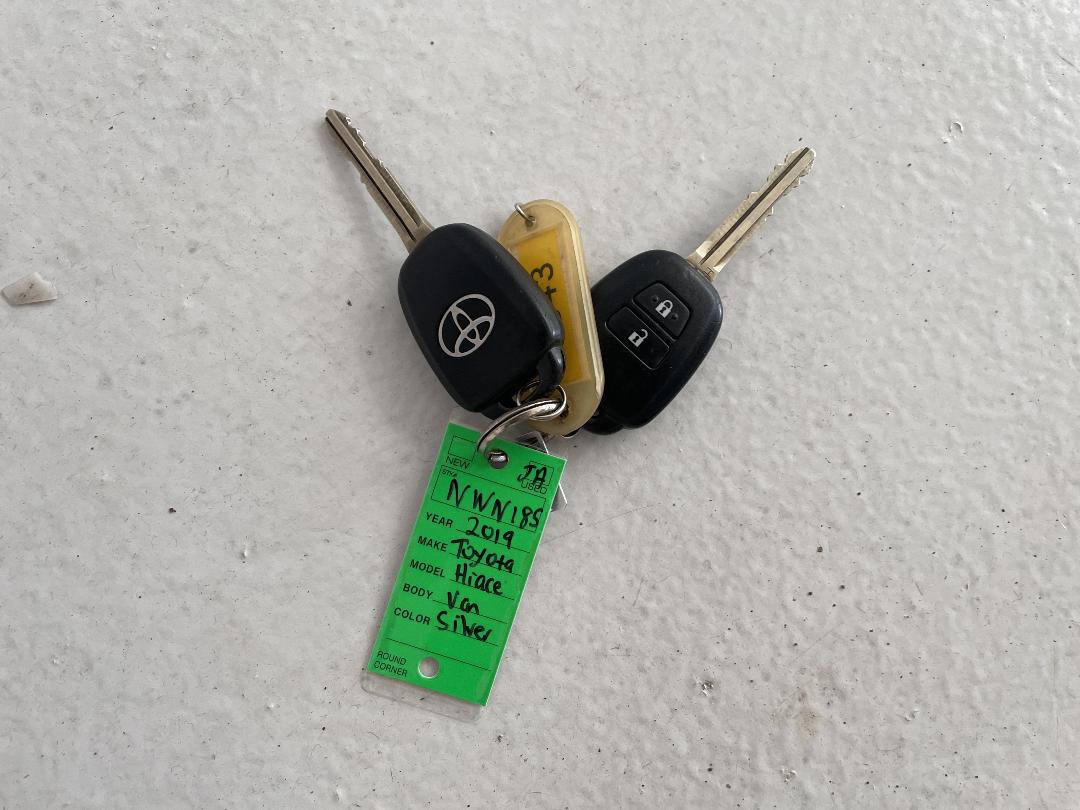 Photo '21' of Toyota Hiace